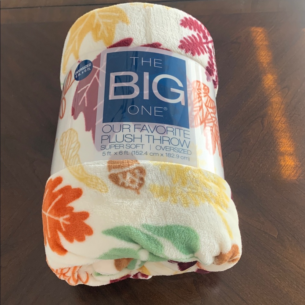 The Big One Oversized Throw Fall Autumn Leaves. 5’ x 6’ New!